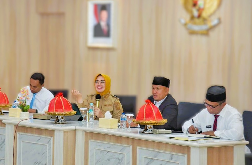 Wali Kota Kendari Siska Karina Imran (SKI) saat memberikan arahan kepada para camat dan lurah se-kota Kendari.